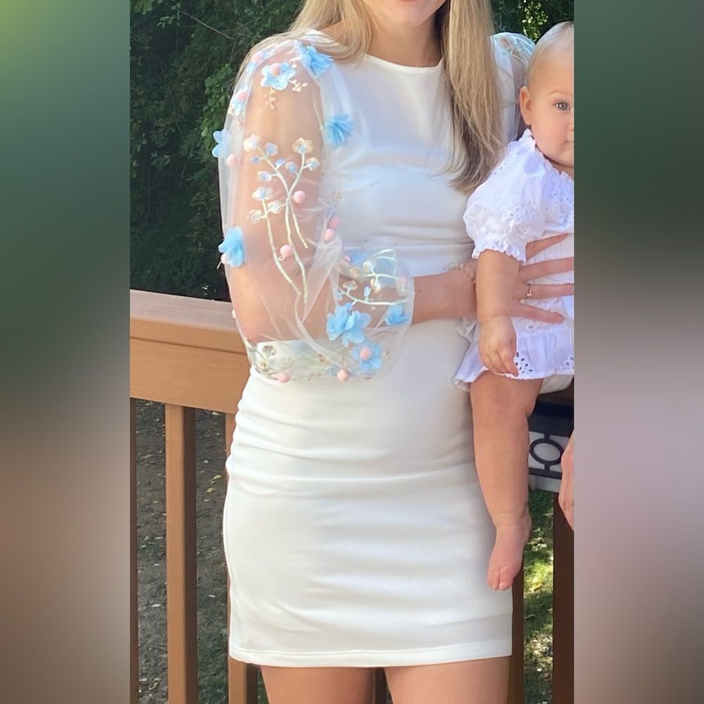 Elegant Bodycon Dress with Puffy Sleeves 🤍